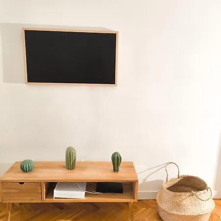 In The Old Town Daire León